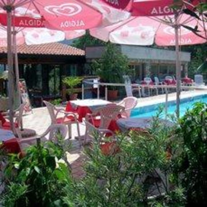 Un tuffo in piscina Residence Miravalle