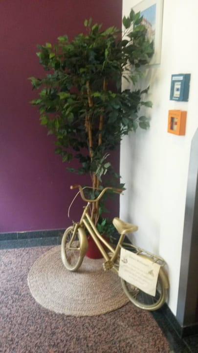 ..steht am Nachteingang.. Hotel am Schloss