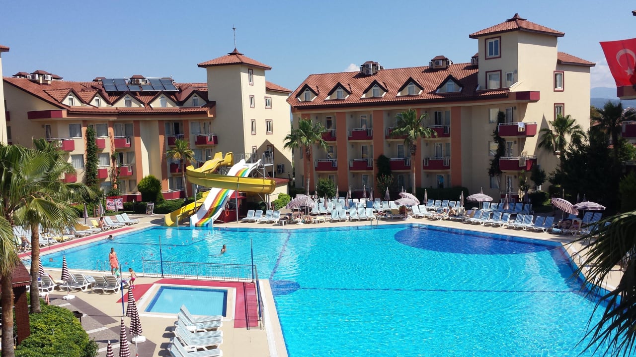 Der Ausblick zum Pool Hotel Orfeus Park