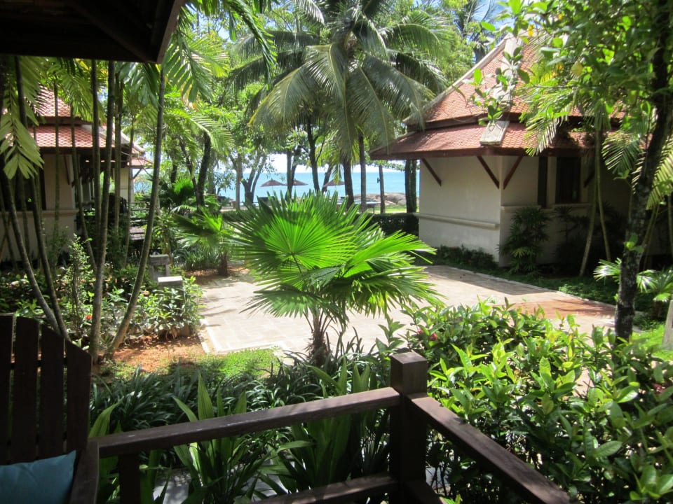 Blick von Oriental Villa 113 Terrasse aufs Meer    Khaolak Laguna Resort