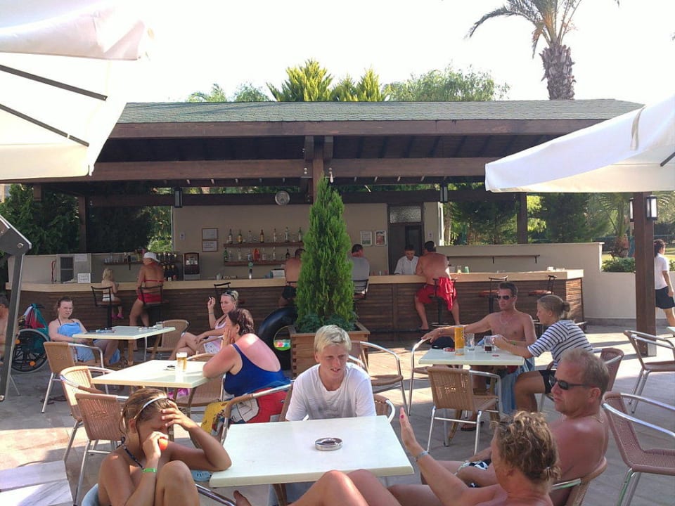 Poolbar Side Breeze Hotel