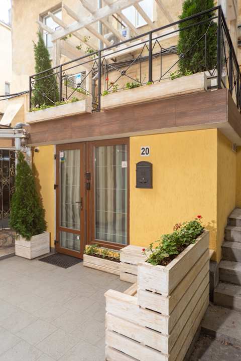 Zimmer Boutique apartments Mason in historical Odessa