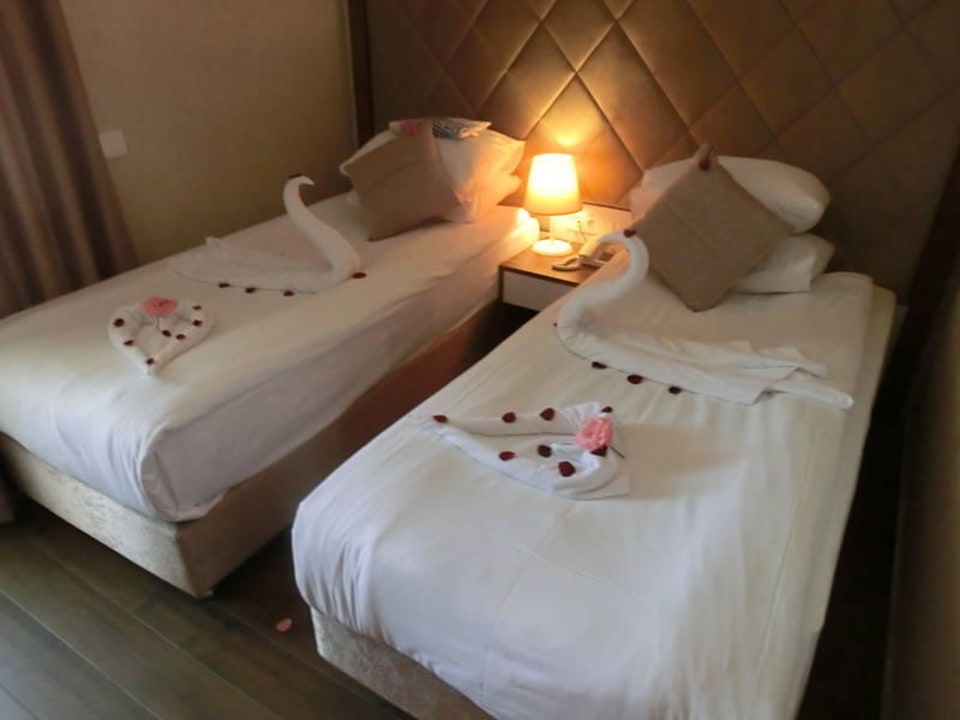 Deko - Betten Grand Seker Hotel