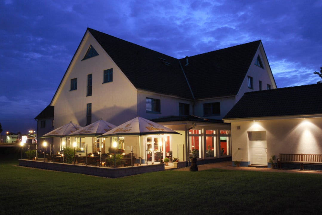 Blick aufs Hotel/Terrasse/Wintergarten Hotel Pommernland