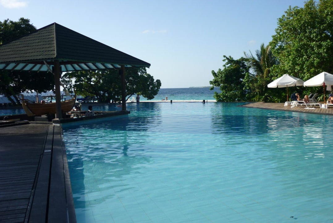 Poolbar mit Blick auf das Meer Adaaran Select Meedhupparu Island Resort - Premium All Inclusive