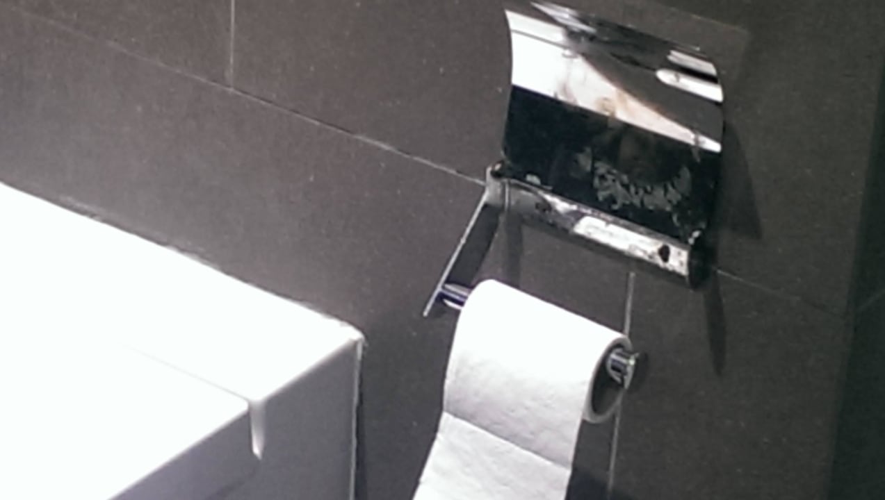 Beschmutzungen am Ankunftstag allsun App.-Hotel Esquinzo Beach