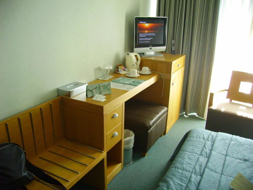 Anrichte im Zimmer  Hotel Athenian Callirhoe