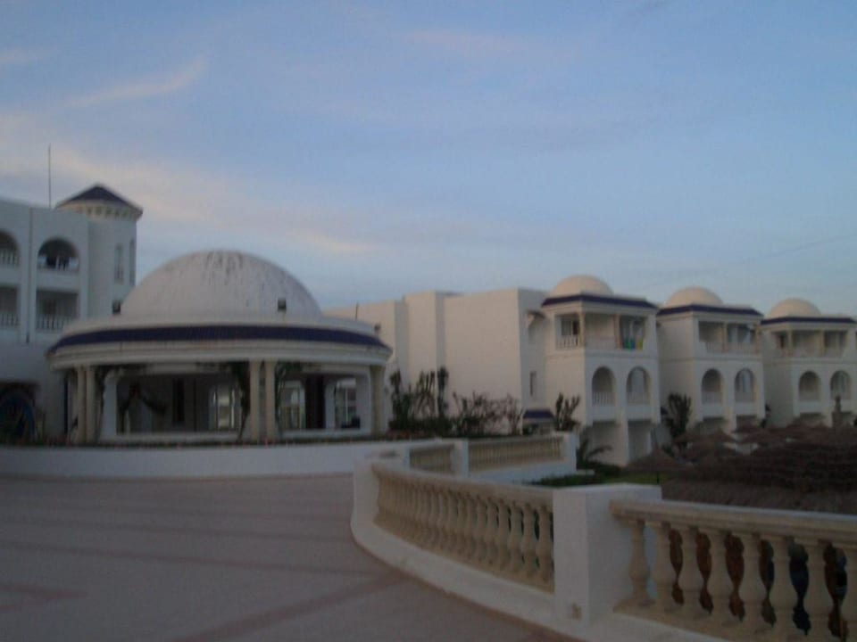 Aussenansicht Royal Tulip Taj Sultan