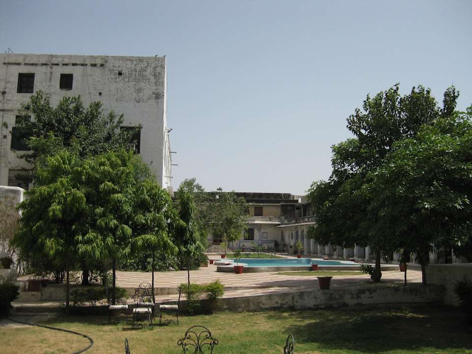 Blick vom vorderen Bereich Richtung Pool Hotel Nimaj Palace