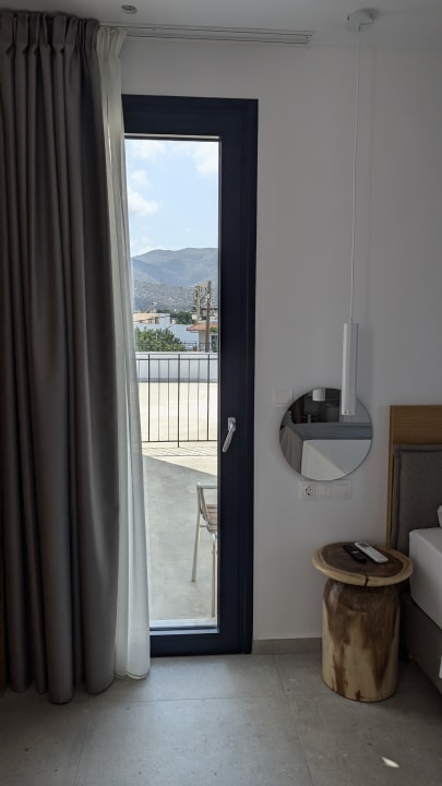 Zimmer Nami Hotel & Suites