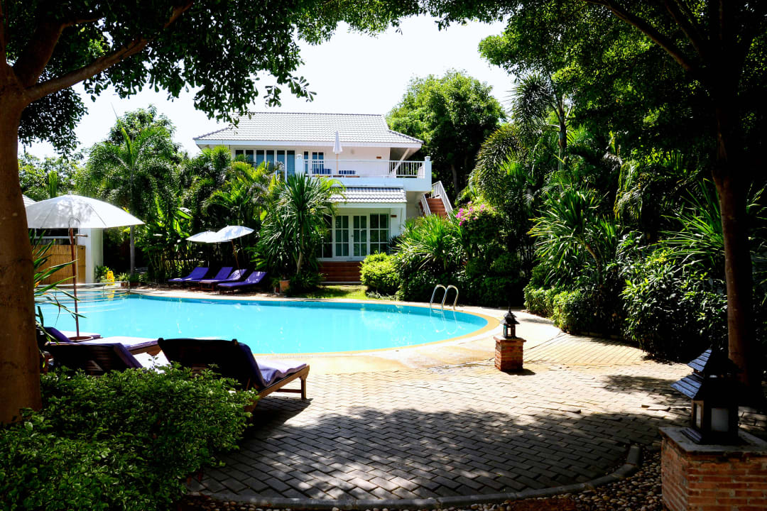 Laksasubha's Family Pool Laksasubha Hua Hin