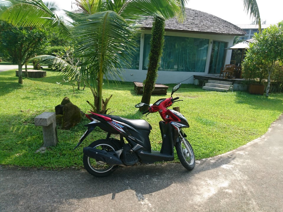 Villa mit unserem Roller TUI BLUE Mai Khao Lak