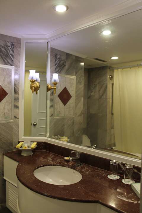 Zimmer Hotel Windsor Suites & Convention