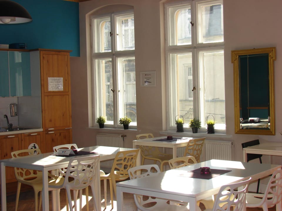 Jadalnia dla gości Blooms Hostel, Inn & Apartments