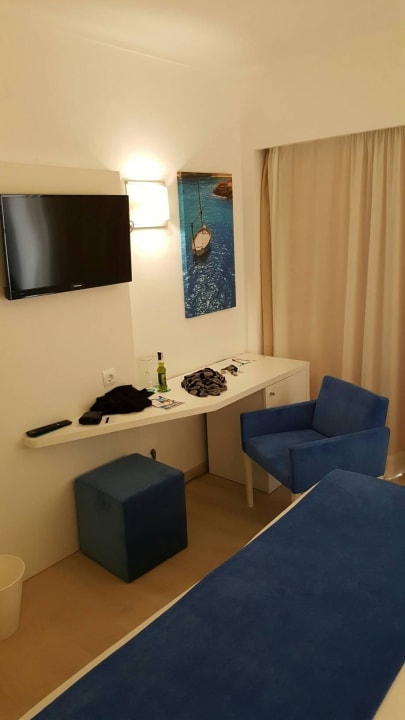 Fernseher und Schreibtisch BLUESEA Anba Romani