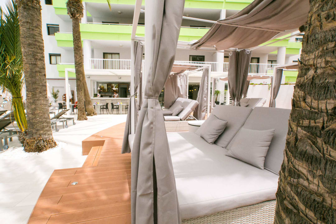 Piscina Hotel LIVVO Anamar Suites