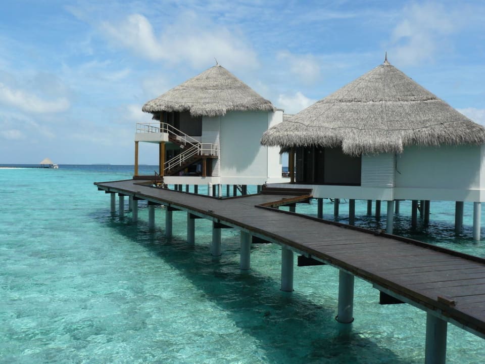 Steg bei den neuen Wasserbungis Adaaran Club Rannalhi - All Inclusive