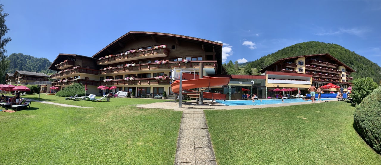 Außenansicht Hotel Bellevue am See