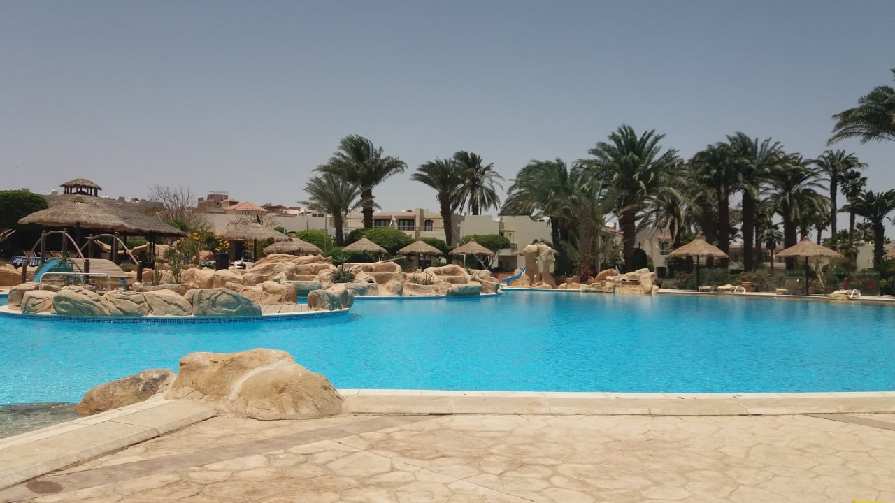 Pool Lotus Bay Beach Resort