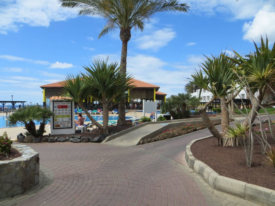 Vom Privat Logde Bereich zum Hauptpool TUI MAGIC LIFE Fuerteventura