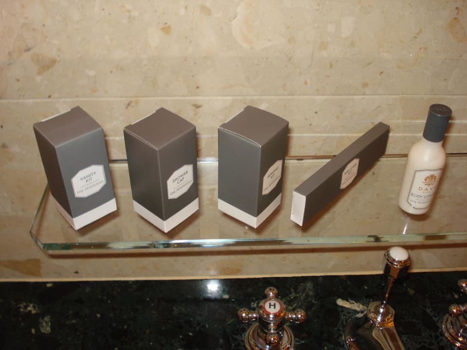 Toilettenartikel im Bad Hotel The Peninsula Bangkok