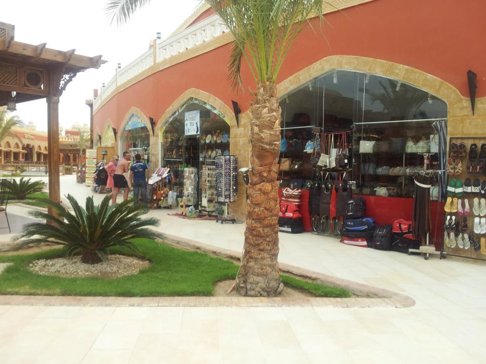 Hotel mit kleiner Einkaufstrasse Pickalbatros Alf Leila Wa Leila Resort - Neverland Hurghada