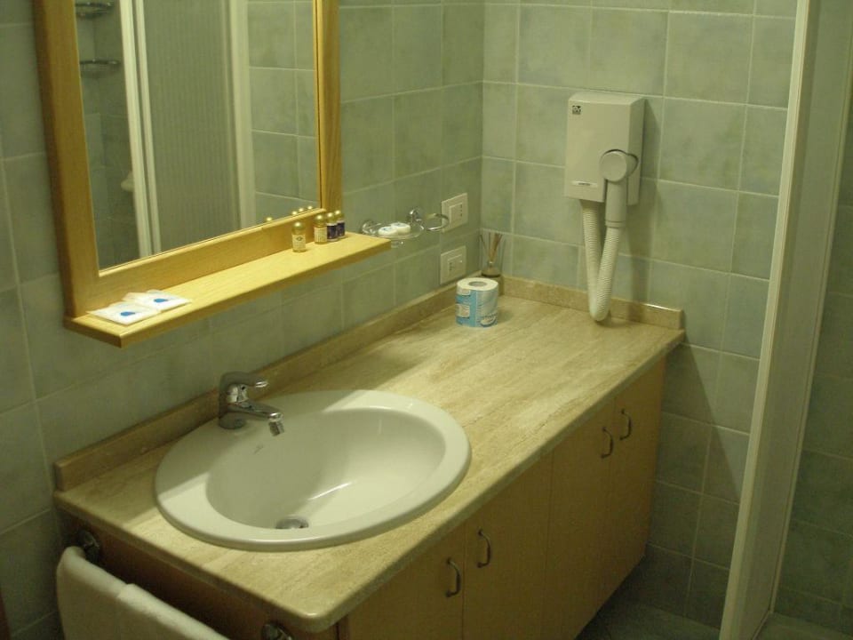 Bathroom Albergo Via del Mare