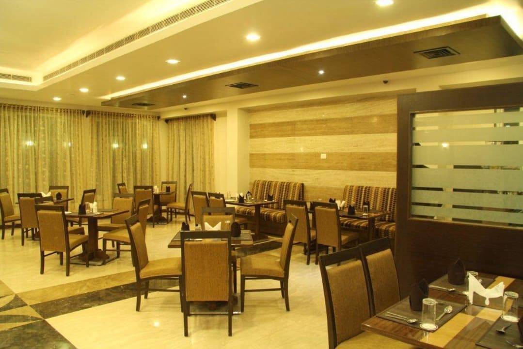 Navidiya Restaurant Hotel Amantra Comfort