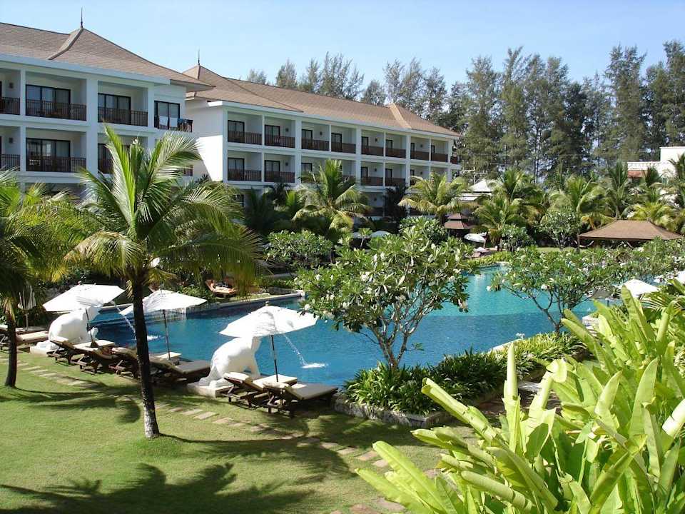 Blick auf den Pool Hotel Naithonburi Beach Resort