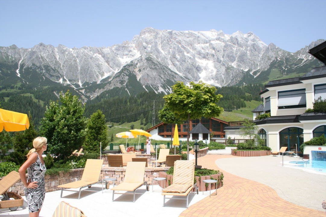 Blick von der Terrasse zum Hochkönigmassiv Übergossene Alm Resort