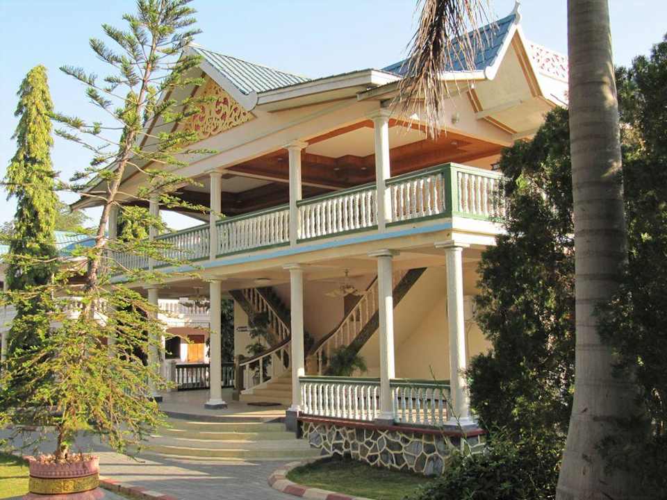 Gebäude Deluxe Zimmer Golden Express Hotel