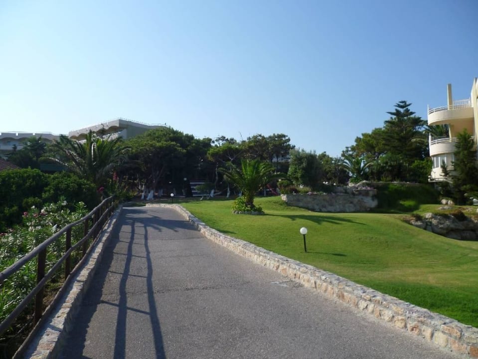 Weg zur Rezeption Hotel Kalithea Horizon Royal