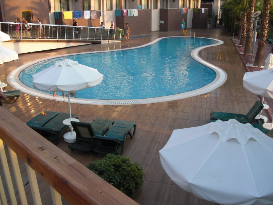 Pool an der Lobby Hane Family Resort