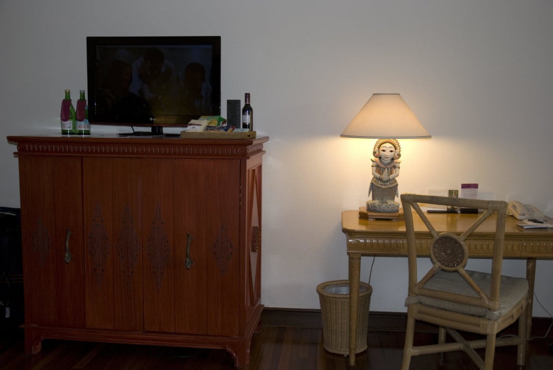 TV-Gerät und Schreibtisch InterContinental Bali Resort