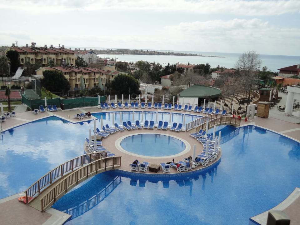Pool Side Prenses Resort & Spa