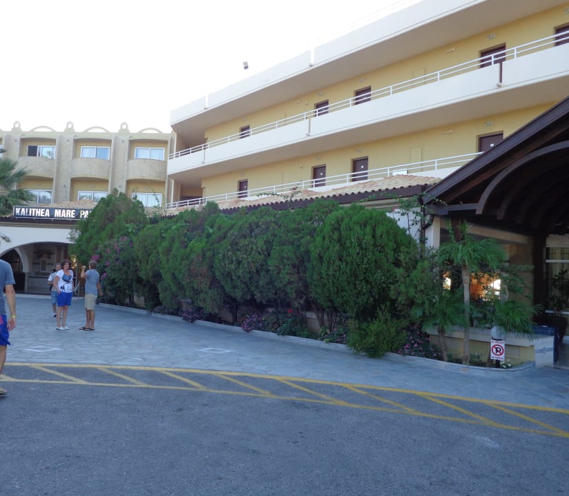 Blick auf den Eingang Hotel Kalithea Horizon Royal