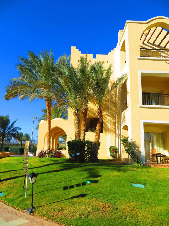 Eingang z.d. Zimmern,von hier aus 550m zum Strand Hotel JAZ Makadi Star & Spa