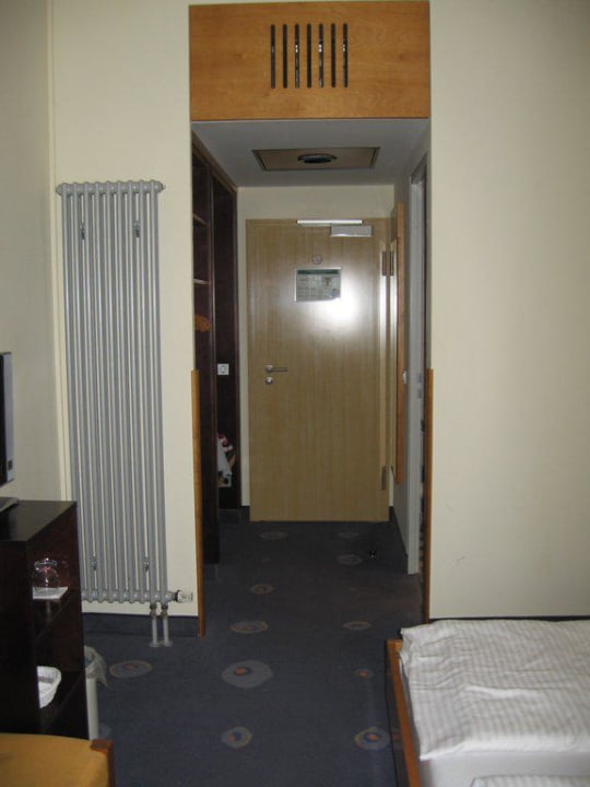 Blick zur Eingangstür Motel Leipheim Süd