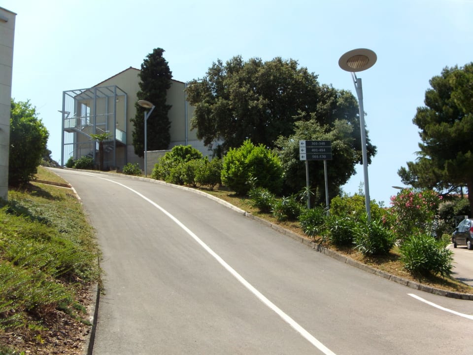 Bergauf zu weiteren Zimmern Maistra Select Belvedere Resort