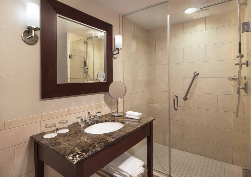 Standard bathroom Hotel The Westin Richmond
