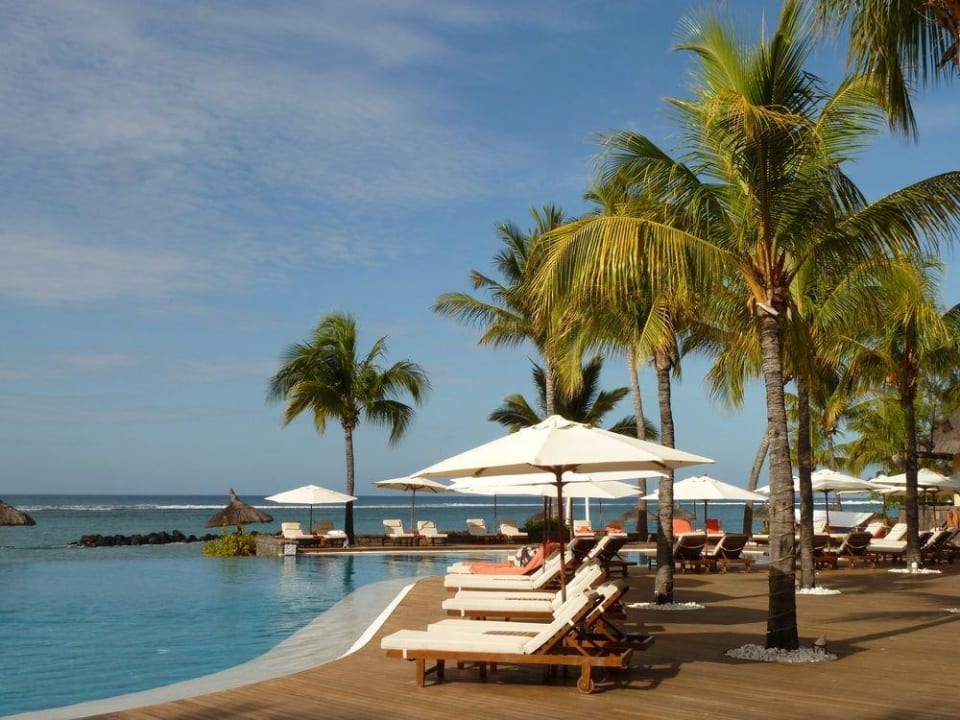 Hier mal eine frei Liege Sands Suites Resort & Spa