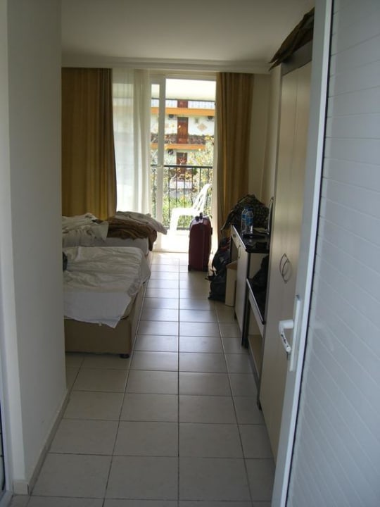 Blick direkt ins Zimmer Sun Club Hotel