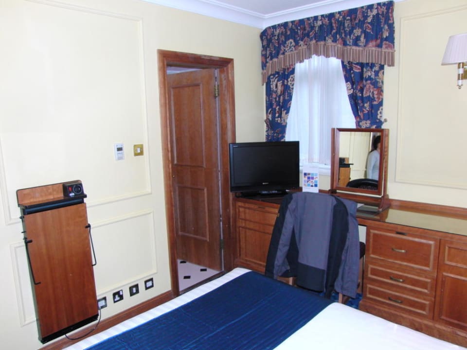 Blick zum Badezimmer Hotel Lancaster Gate Hyde Park