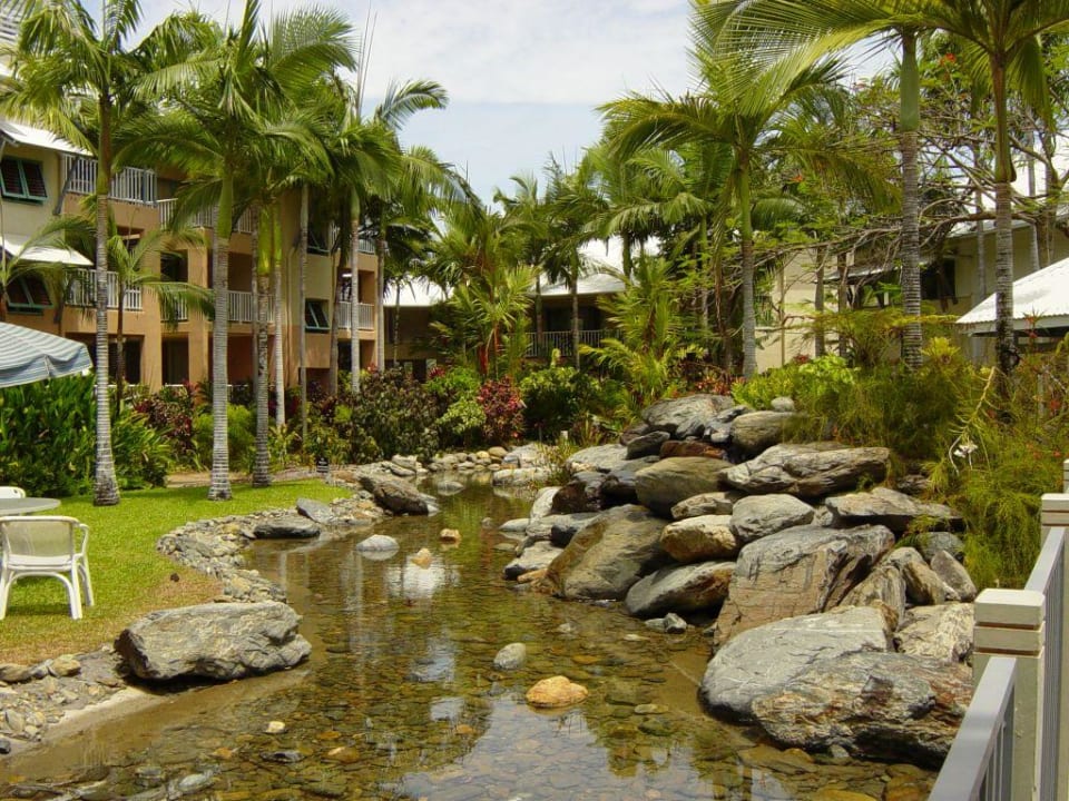 Innenhof mit Teich Hotel Coral Sands Resort