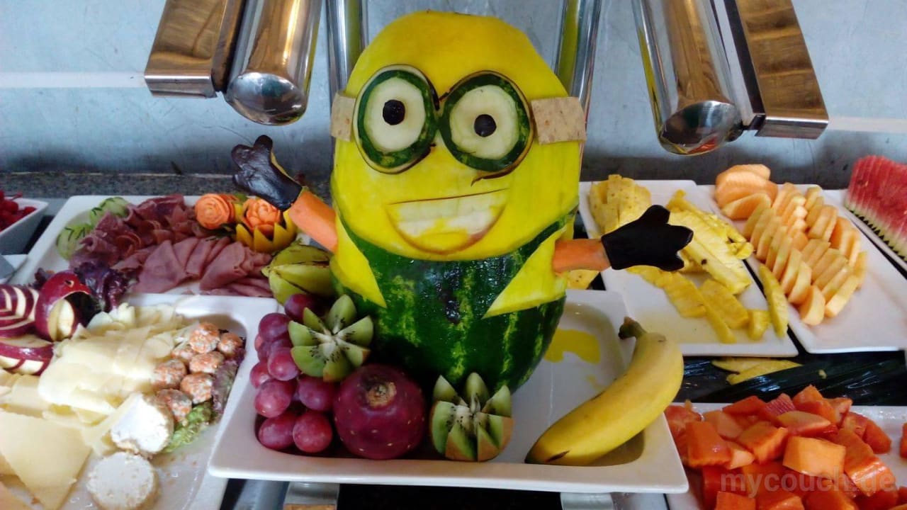 Kunst beim Frühstück Mahekal Beach Resort