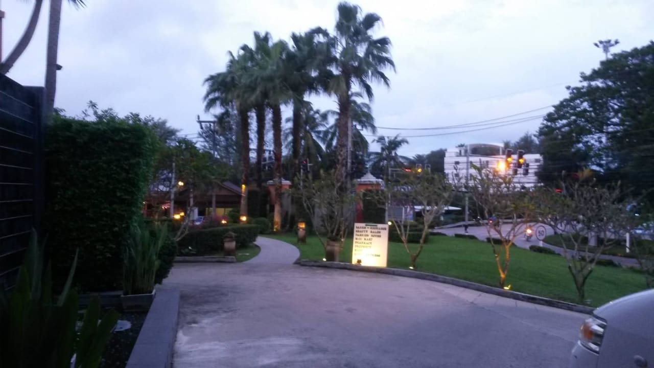 Eingang u. Zufahrt Hotel Rawai Palm Beach Resort