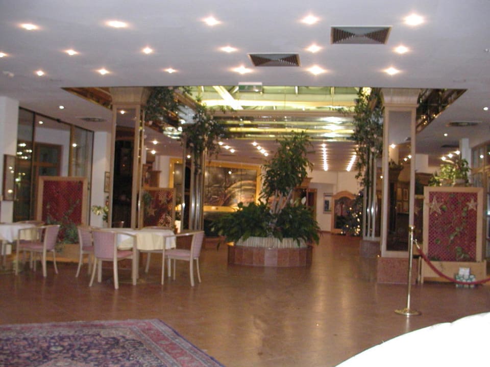 Lobby im Neujahrslook Lisi Family Hotel Reith bei Kitzbühel