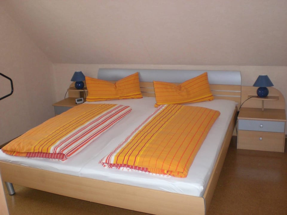 Schlafzimmer mit Doppelbett Ferienwohnung Gätcke
