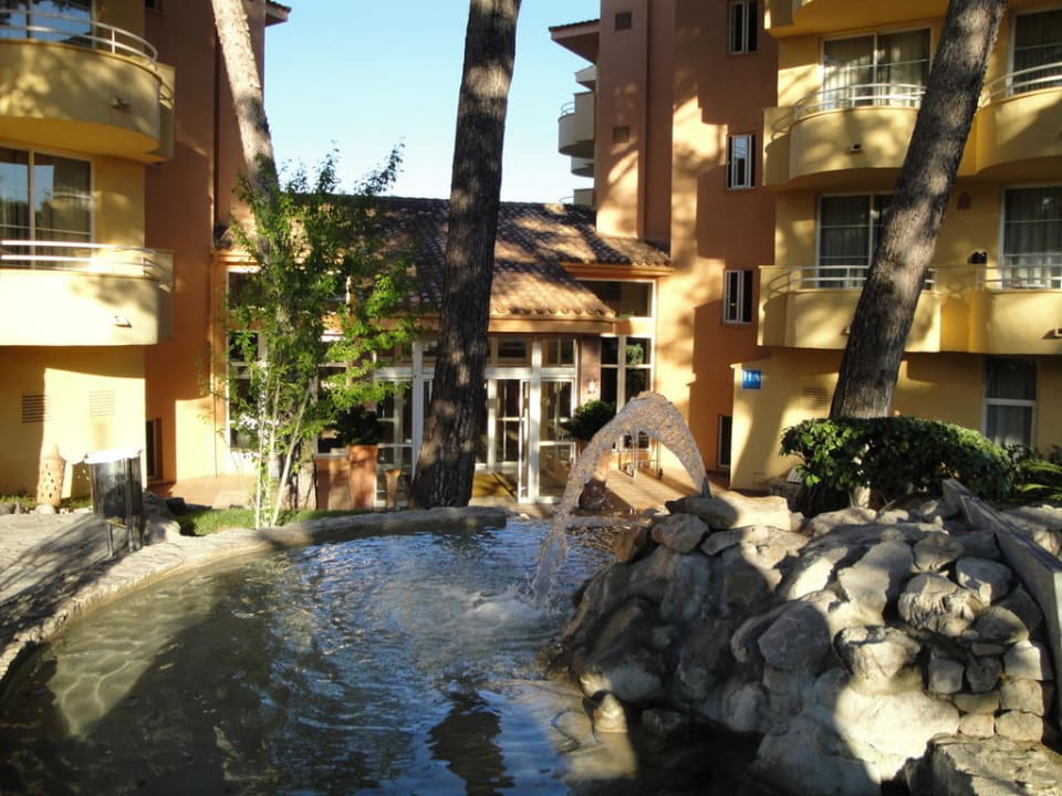 Eingang zum Hotel Prinsotel La Pineda
