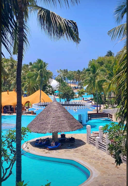 Pool Hotel Southern Palms Beach Resort